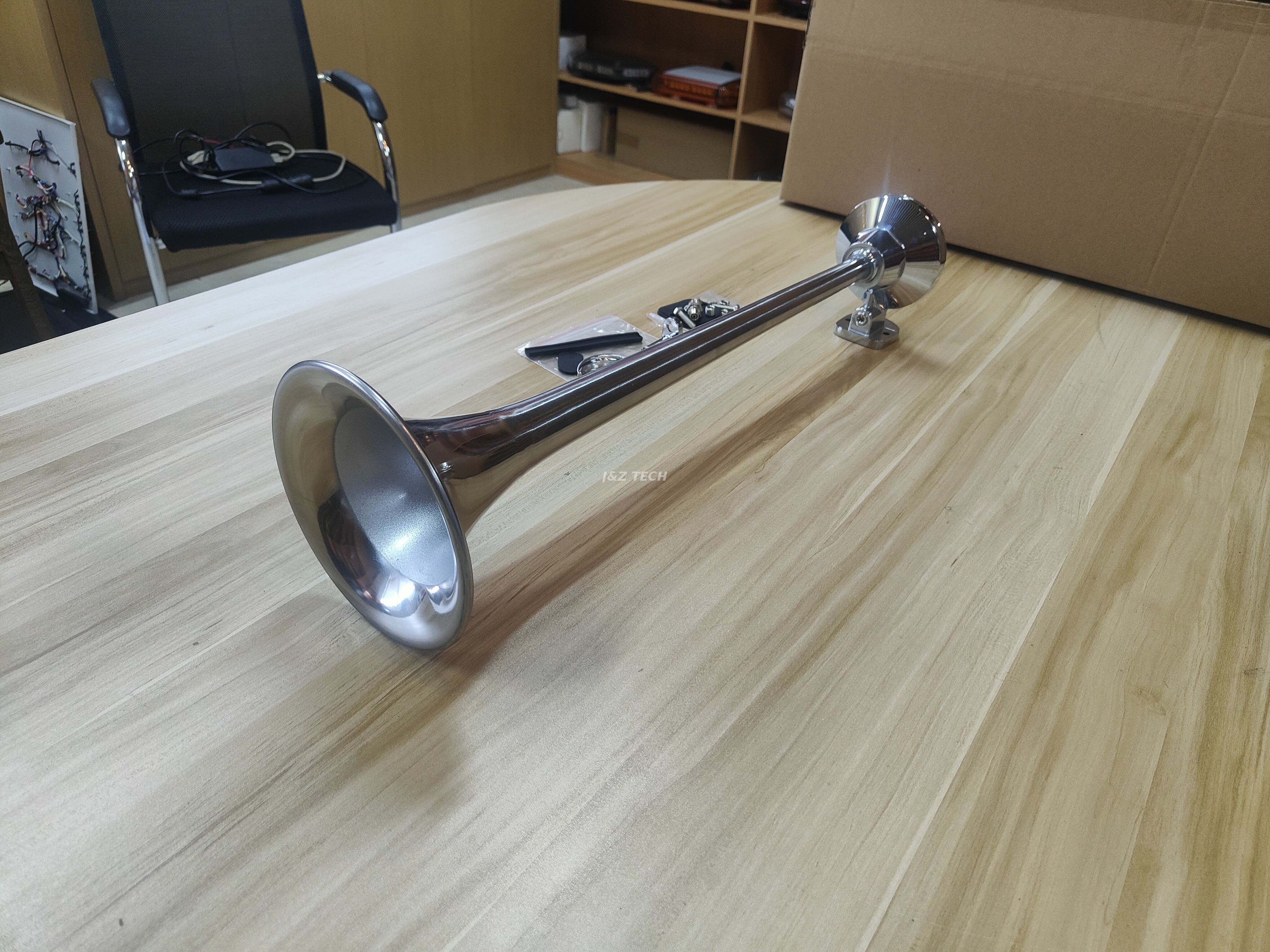 580mm big truck Stainless Steel Air Horn with Zinc Seat